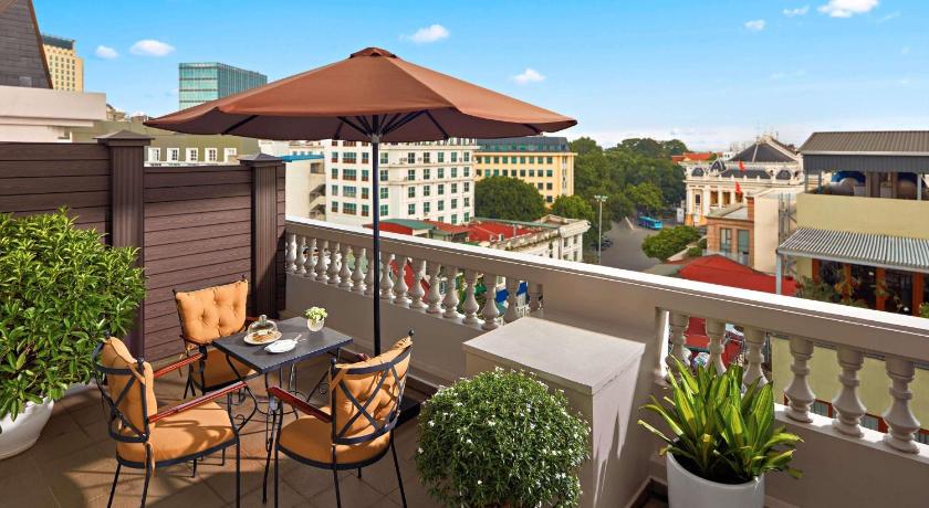 Image of Executive King Suite with Balcony and Opera House View 1