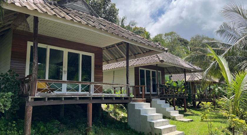 Image of Bungalow Garden View 1