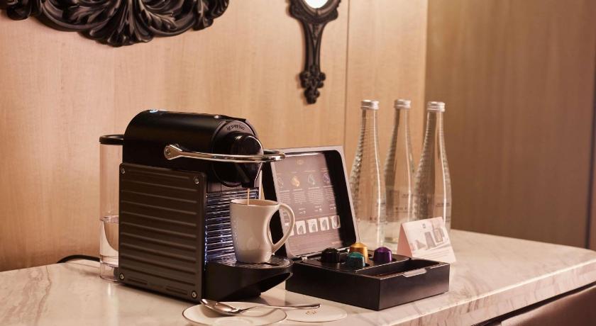 Image of Family King Suite with Sofa Bed 4