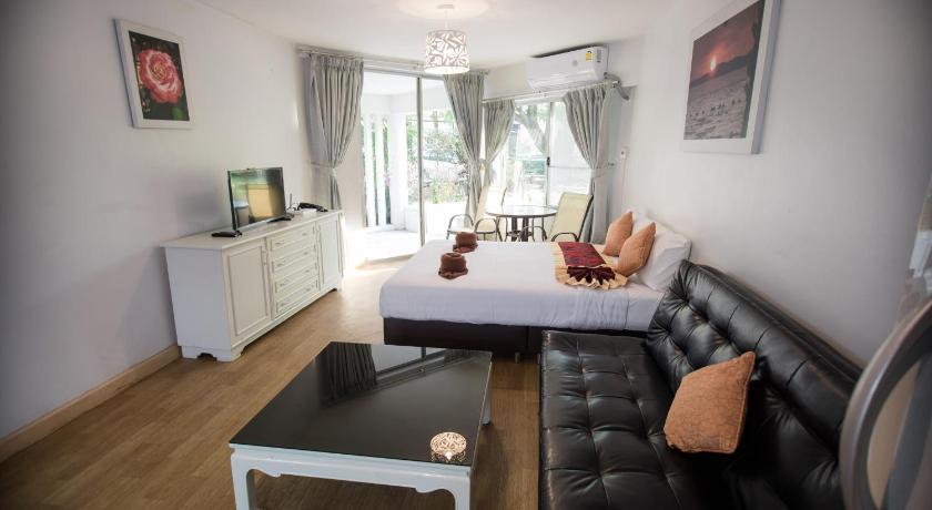 Image of Family Two-Bedroom with Partial Sea View 4