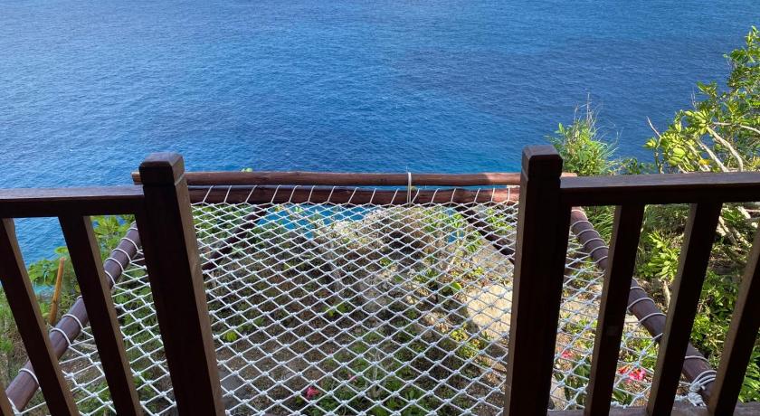 Suwehan Beach Cliff House - image 7