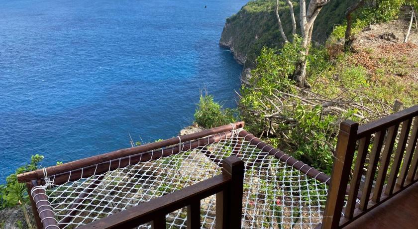 Suwehan Beach Cliff House - image 3