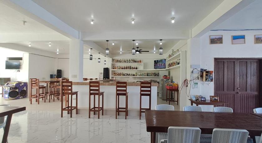 la caballa beach resort bar & grill - image 5