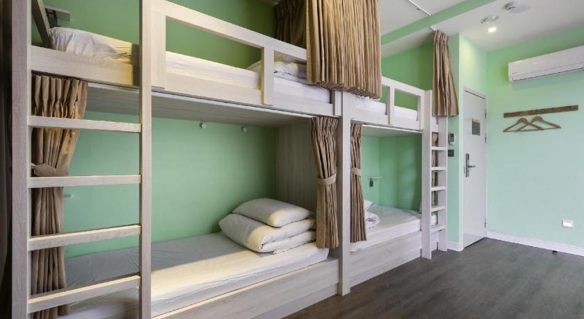 Image of Standard quadruple shared facilities 1
