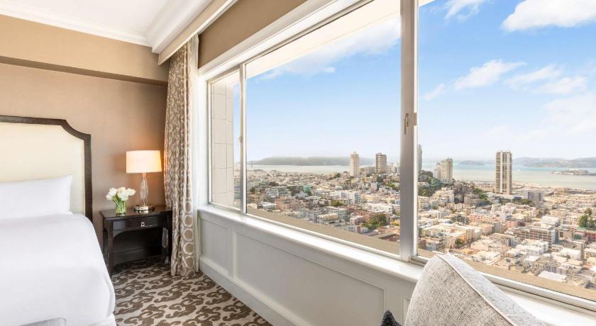 Image of Signature King Suite with Sofa Bed and Bay View 1