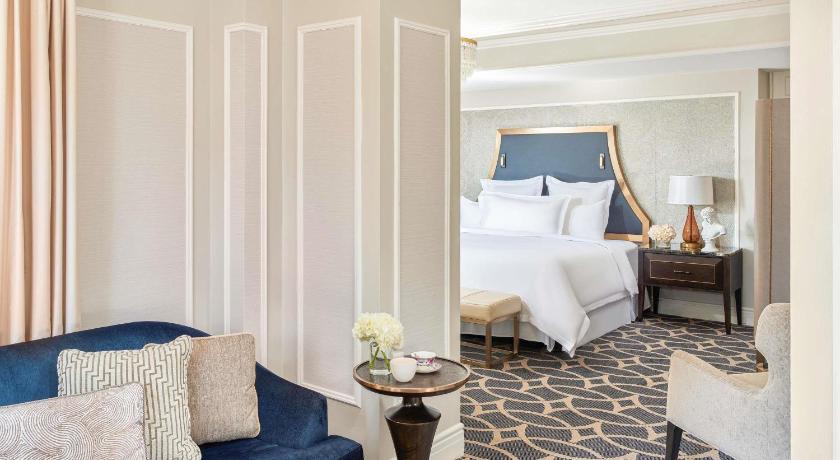 Image of Fairmont Gold Room with King Bed 6