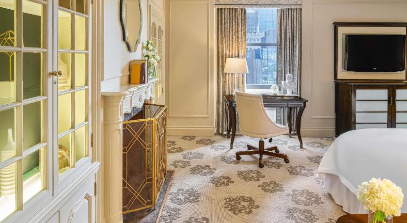 Image of Junior Suite with King Bed 7