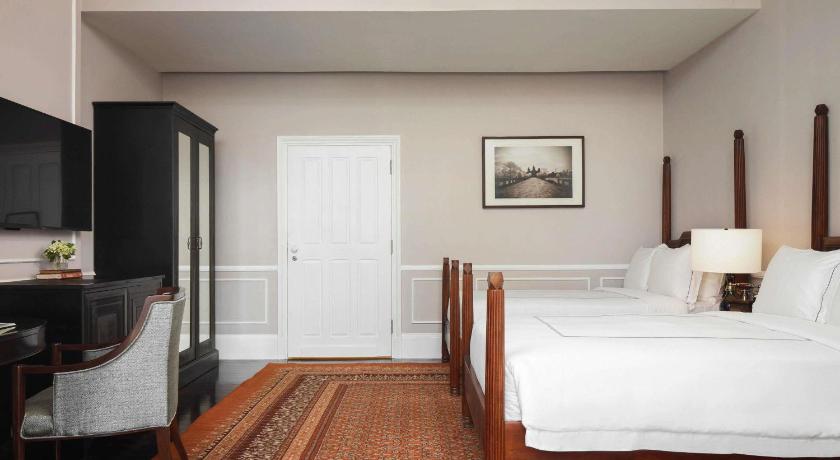 Image of Landmark Room Pool View Twin 3