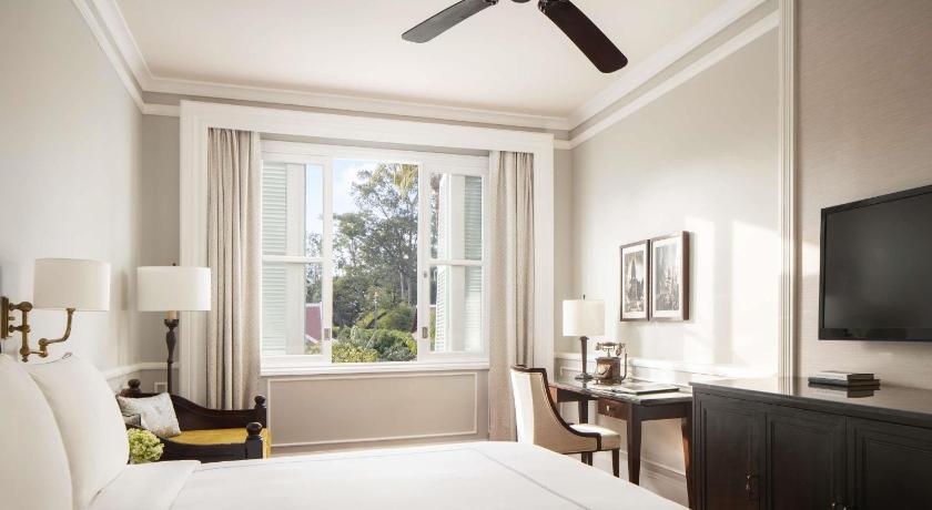 Image of State Room King Bed 4