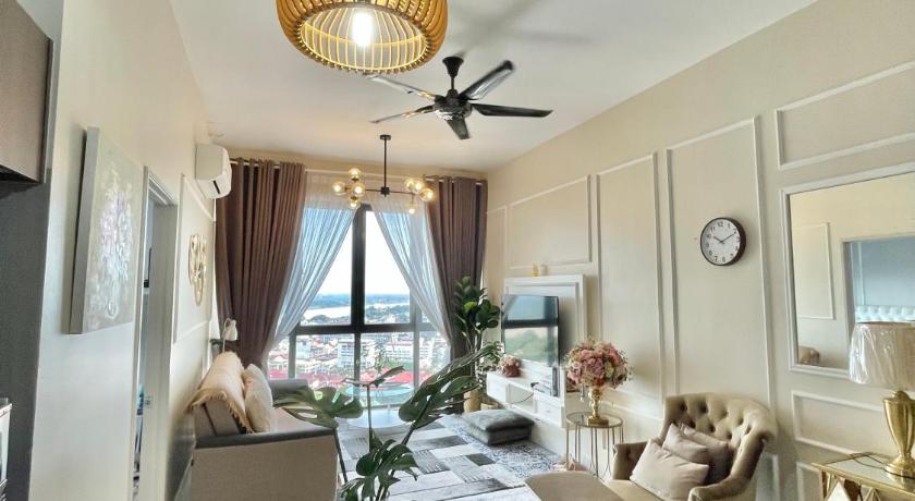 Netflix 2 Queen Bed Troika Kota Bharu Homestay 113 - image 8