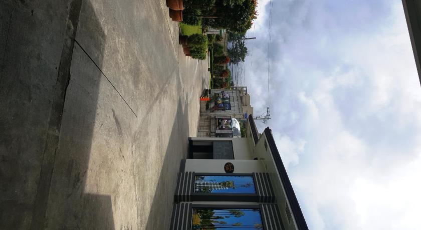Hollywood Drive-In Hotel photo