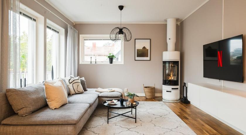 Guestly Homes - Spacious 2BR Executive Residence