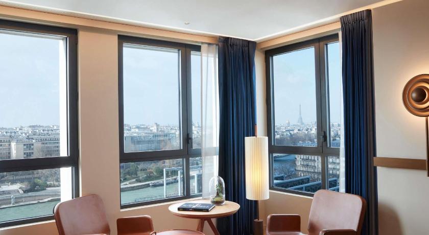 Image of STUDIO PANORAMA VIEW, 1 King, Corner Junior Suite, River Seine and Eiffel Tower view 5