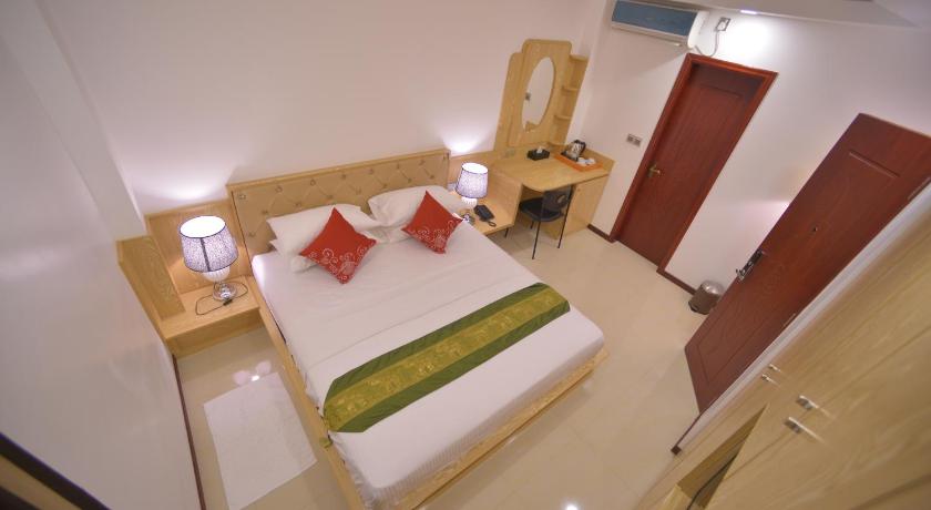 Image of Deluxe King Room 1