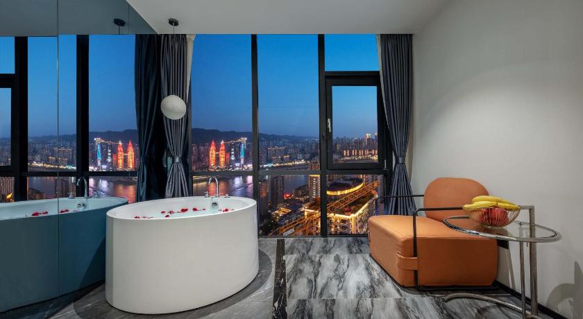 Nanqing Island Sky River View Hotel (Chongqing Jiefangbei Hongyadong Branch)