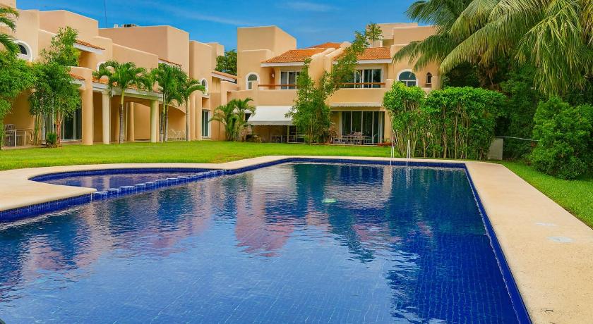 Spacious Family Home with Pool & Beach Access
