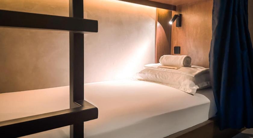 Image of Upper Bunk Bed in 4-Bed Male Dorm 11