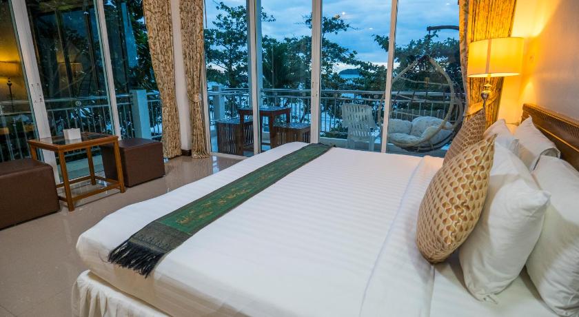 Image of Deluxe Corner Room with Sea View 6