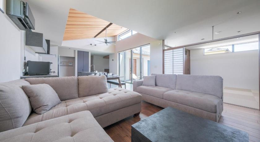 온주쿠 海近1棟貸し,テラスでBBQ,85インチTVで映画三昧,早朝海散歩,大人が休める静かな隠れ家---HK House--- 4성급 숙소 객실