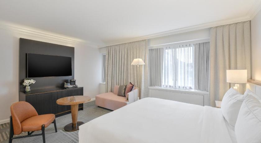 Image of 1 King Bed Work Room With Work Desk And Chair 1