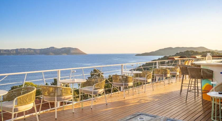 Hideaway Hotel - image 2