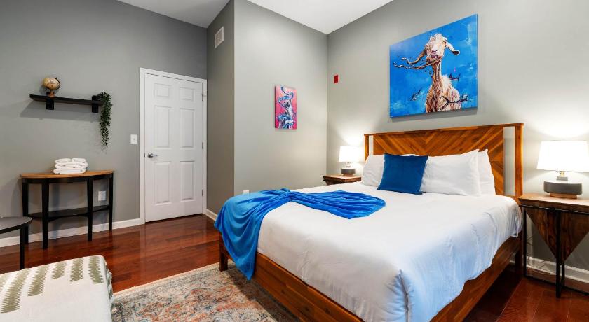 Philadelphia Large 3 bdrm apt, 2ba, unique art 4-Star Accommodation room