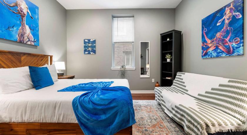 Philadelphia Large 3 bdrm apt, 2ba, unique art 4-Star Accommodation restaurant