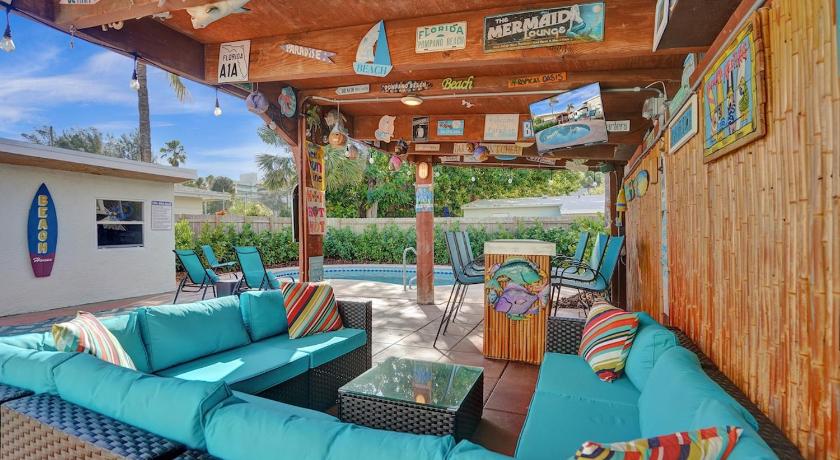 Pompano Beach (FL) Beach Family Tiki Villa Walk to Beach Heated Pool 4-Star Accommodation room