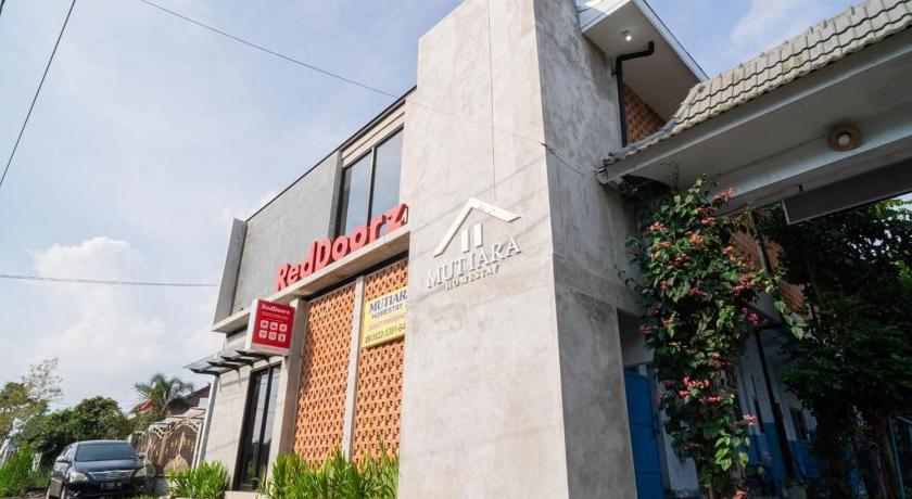 RedDoorz near Wisata Paribendo Lawang - image 14