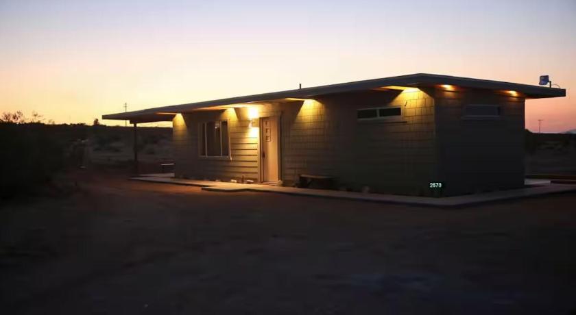 ランダース New Couples Stargazing Cowboy Tub Midcentury 1bed 4つ星 宿泊施設 外観