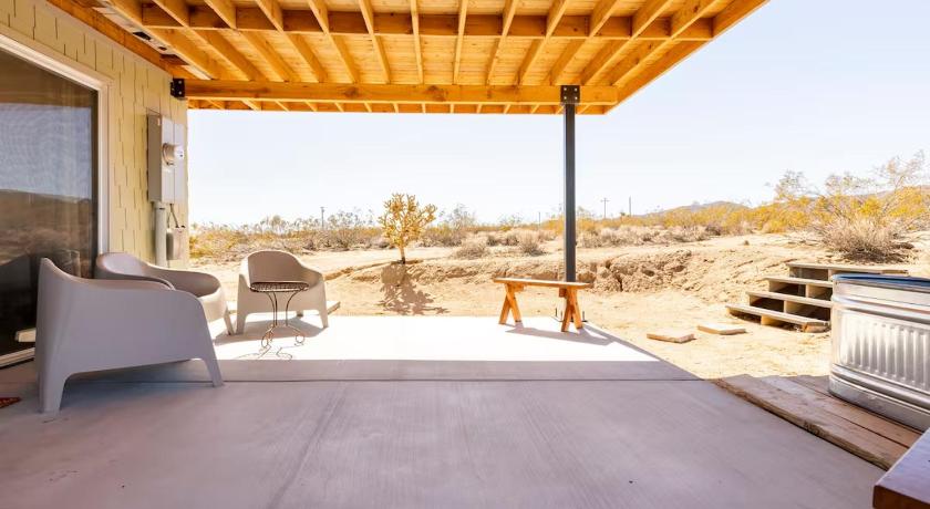 ランダース New Couples Stargazing Cowboy Tub Midcentury 1bed 4つ星 宿泊施設 ロビー