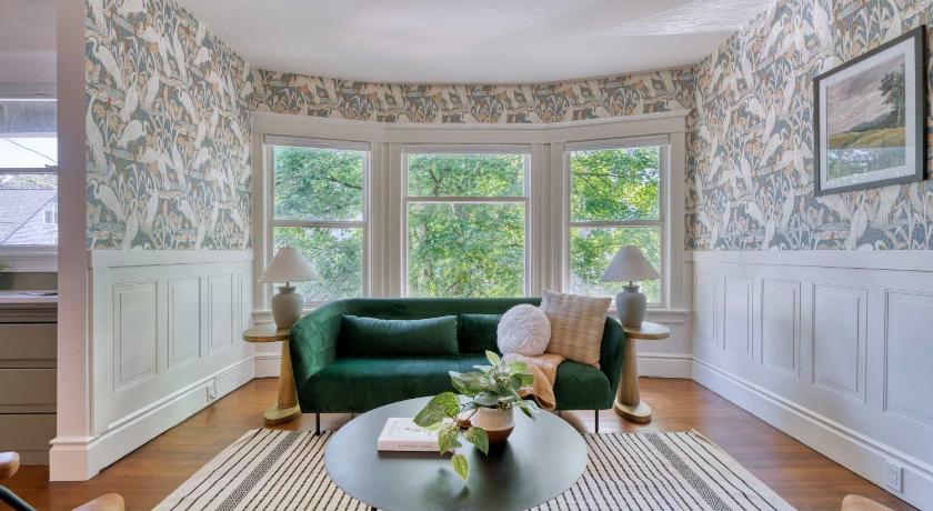 Renovated Craftsman - Fast Wifi - WalkScore 95