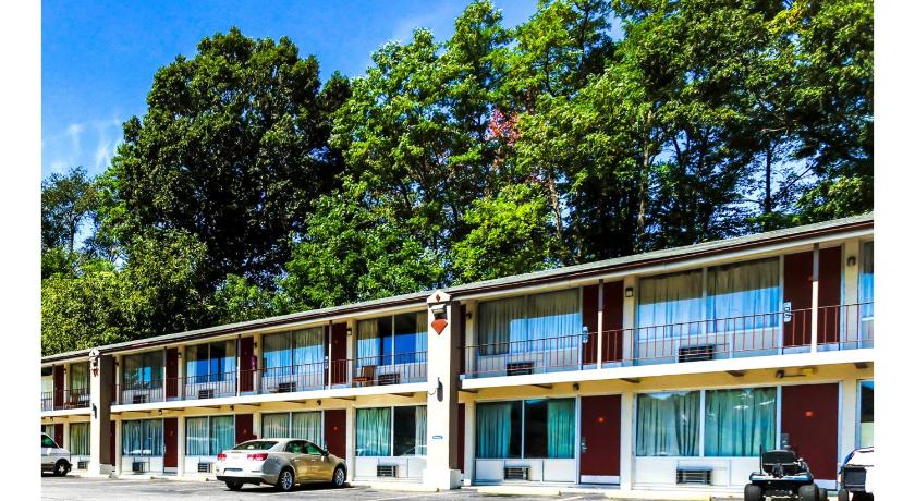 Econo Lodge Wytheville - image 2