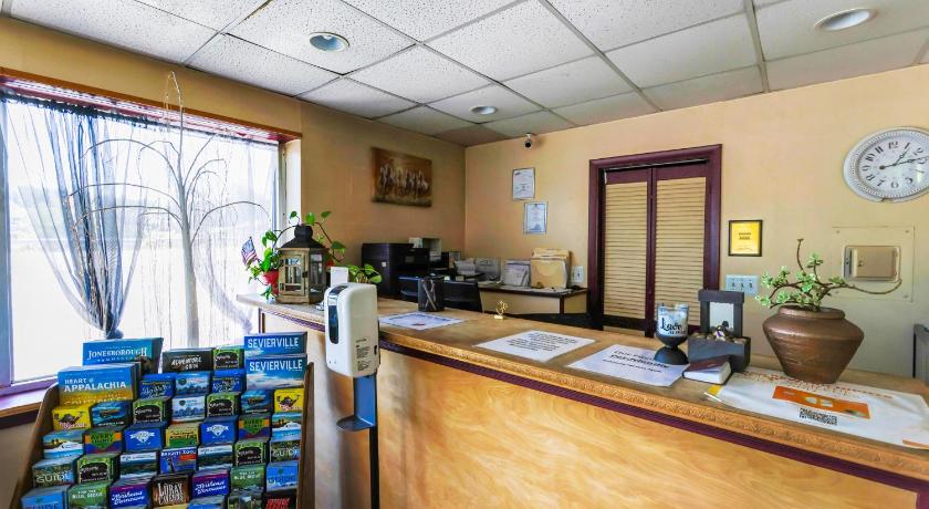 Econo Lodge Wytheville - image 9