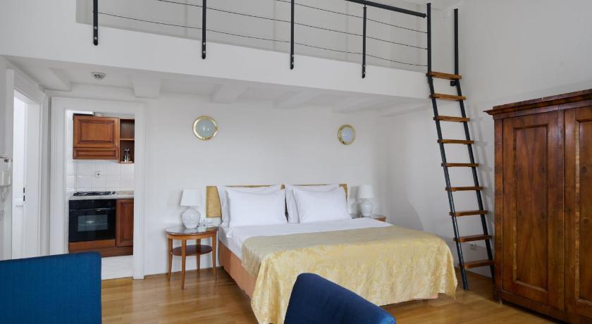 Image of Attic Suite Apartment 2