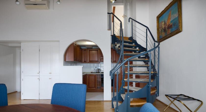 Image of Duplex Suite 7