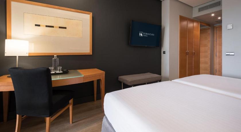 Image of Family Room with Terrace 10