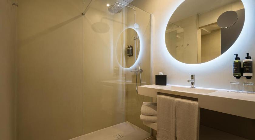 Image of Double Room with Pool View 2