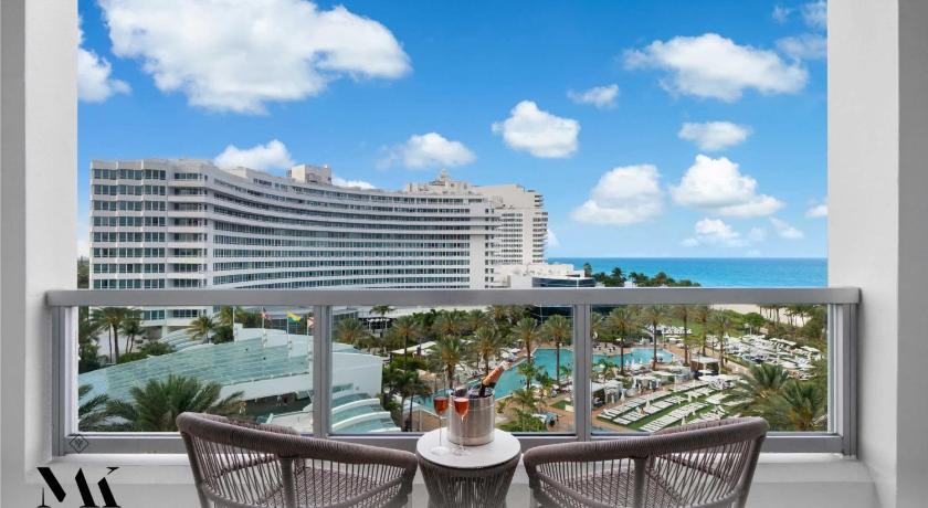 FontaineBleau Resort Balcony w Ocean + Bay View - image 3