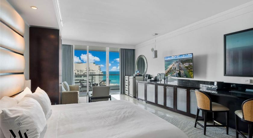 FontaineBleau Resort Balcony w Ocean + Bay View - image 7