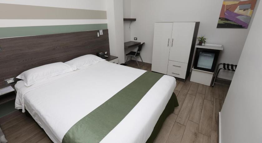 Image of Deluxe Room with City View 6