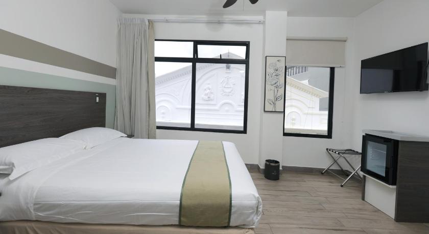 Image of Deluxe Room with City View 7