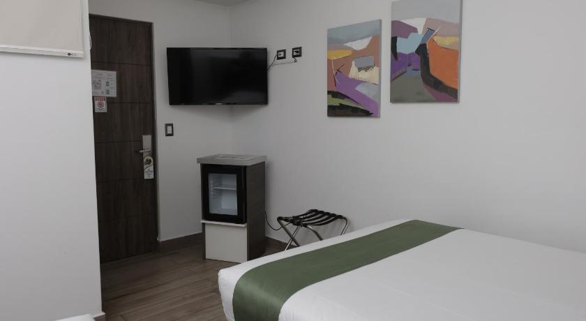 Image of Deluxe Triple Room 7