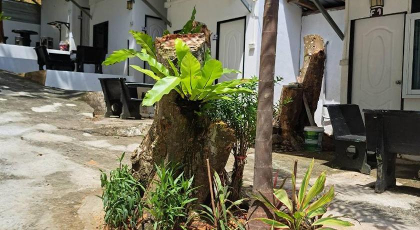 Koh Chang Tuk Tuk Guesthouse. 2-Star Hotel pool