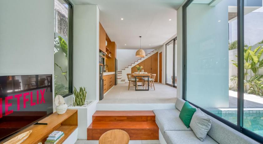 Malvarrosa Stylish 1BR Private Pool Villa Bingin - image 3