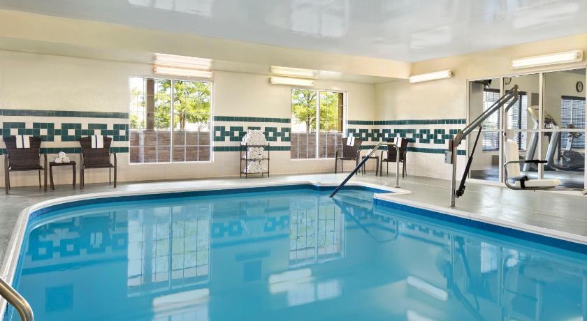 Country Inn & Suites by Radisson, Romeoville, IL photo