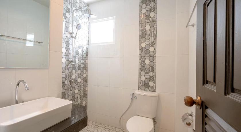 Image of Superior Twin Room 8