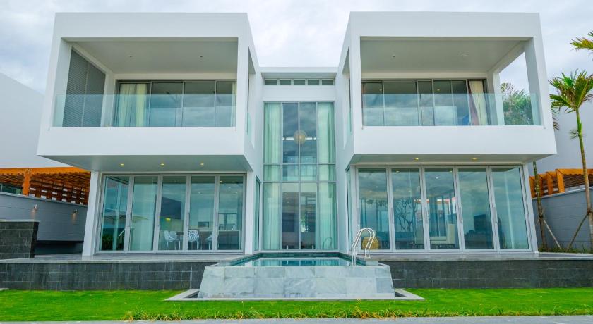 Image of 5-Bedroom Sea View Villa 14