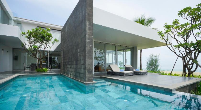 Image of 5-Bedroom Luxury Sea View Villa 8