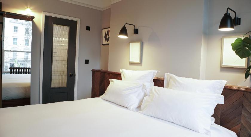Image of Comfy Room 9